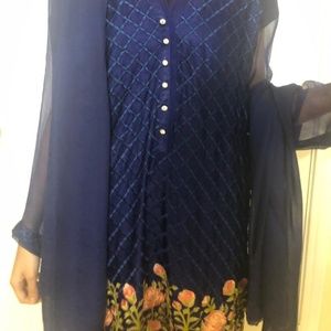 Agha noor embroidery kurti.